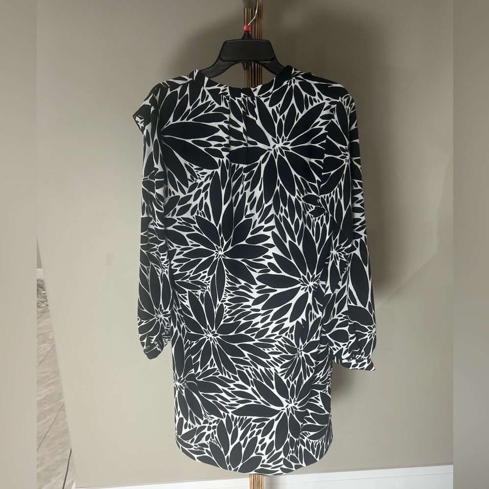 Black Label Size Medium Black White Floral Print Ruffle Dress NWT $188 - Picture 4 of 7